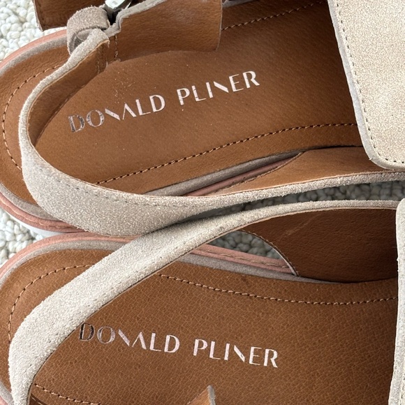 Donald Pliner Halie Suede Loafer Taupe Sz 9 - Picture 3 of 7